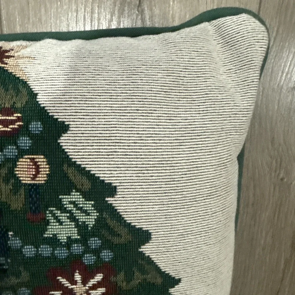 Vintage Needlepoint Type Christmas Tree Decorative‎ Tapestry Pillow